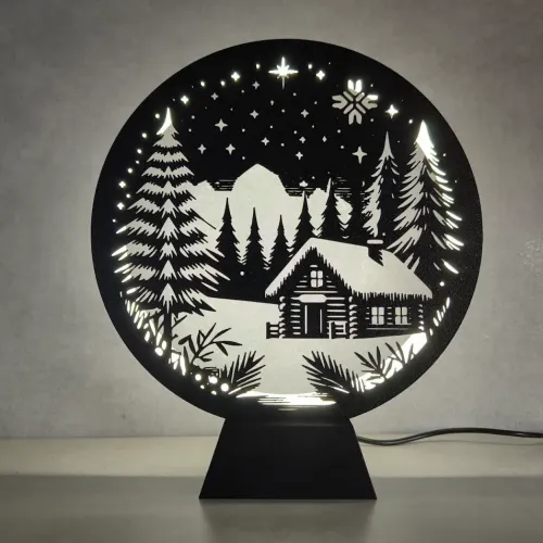 Bild zeigt Weihnachtslampe mit Schneelandschaft