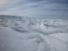 menschenleere Lamdschaft aus Schnee und Eis