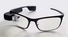 Brille mit einer Vorrichtung für die Projektion von Informationen auf dem Brillenglas