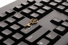  Tastatur mit einem Schlüssel auf der Enter-Taste