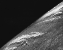 Blick aus 105 km Höhe auf die Erde