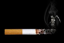 Zigarette mit Rauch