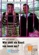 Titelbild von Willi wills wissen: Wie sieht ein Knast von innen aus? - 2 männliche Personen hinter Gefängnisgittern