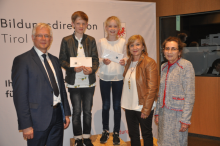 Känguru der Mathematik 2019 Bundessieger - Jakob Mayr (BRG in der Au) und Elena Foidl (NMS Kirchberg in Tirol) mit dem Bereichsleiter des Pädagogischen Dienstes der Bildungsdirektion für Tirol, Dr. Werner Mayr, und der Präsidentin der Bildungsdirektion, LR Dr. Beate Palfrader. 