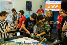 Kinder beid er First Lego League