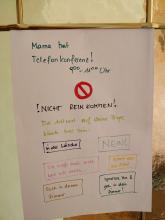 Mama hat Telefonkonferenz