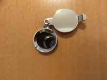 Guckloch einer Haustür aus Metall