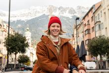 Moderatorin Caroline M. Hochfelner in der Maria-Theresien-Straße