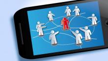 Smartphone-Bildschirm mit Logo zum Thema Cybermobbing