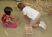 Kinder spielen