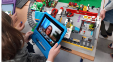 Tablet und Lego