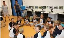 Kinder beim Forschen