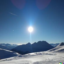 Berge mit Schnee und Sonne