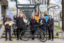 V.l.n.r.: Robert Thaler, Leiter der Abteilung Aktive Mobilität und Mobiltätsmanagement im BMK, Petra Völkl Abteilung Aktive Mobilität und Mobiltätsmanagement im BMK, Stephan Turnovsky, Weihbischof der Erzdiözese Wien, Geschäftsführerin von Bellaflora Susanne Eidenberger, Geschäftsführerin des VCÖ´s Ulla Rasmussen, Bundesministerin Elenore Gewessler, Nachhaltigkeitsbeauftragte der JUFAHotels Claudia Oberhofer, Umweltbeauftragten der evang. Kirchen Andrea Kampelmüller, Superintendent der evang. Kirche A.B. Ma