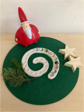 Adventspirale und Weihnachtsmann