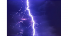 Blitz am Nachthimmel