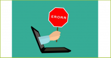 Notebook aus dem eine Hand mit einem Stopschild ragt