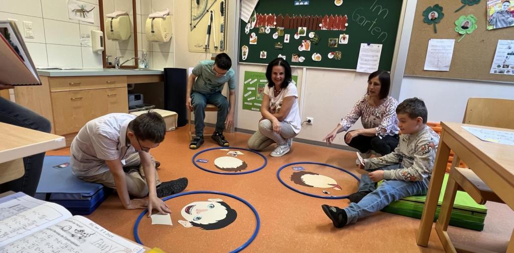 Bild mit Landesrätin am Tag der offenen Tür der ASO Sillian