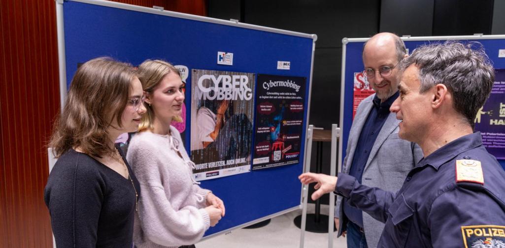 Schüler:innen in Diskussion